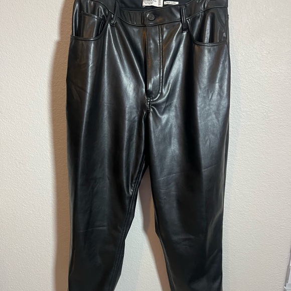 NWOT Vegan Leather Abercrombie and Fitch High Rise pants.  Size 32 or 14. - Picture 3 of 4